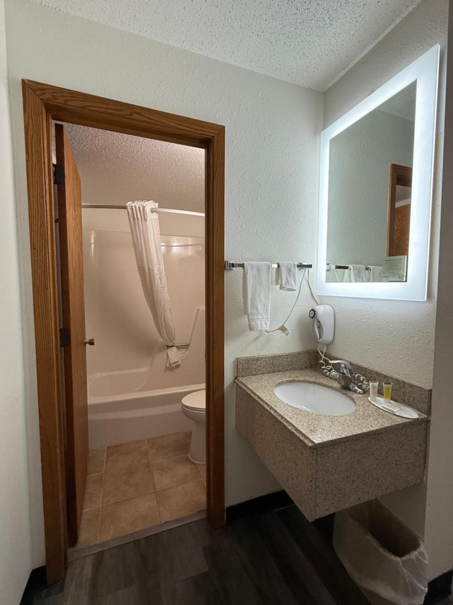 Super 8 By Wyndham West Fargo Main Ave Nd Motel Eksteriør billede